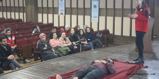 Genç Kızılay gönüllülerine eğitim verildi