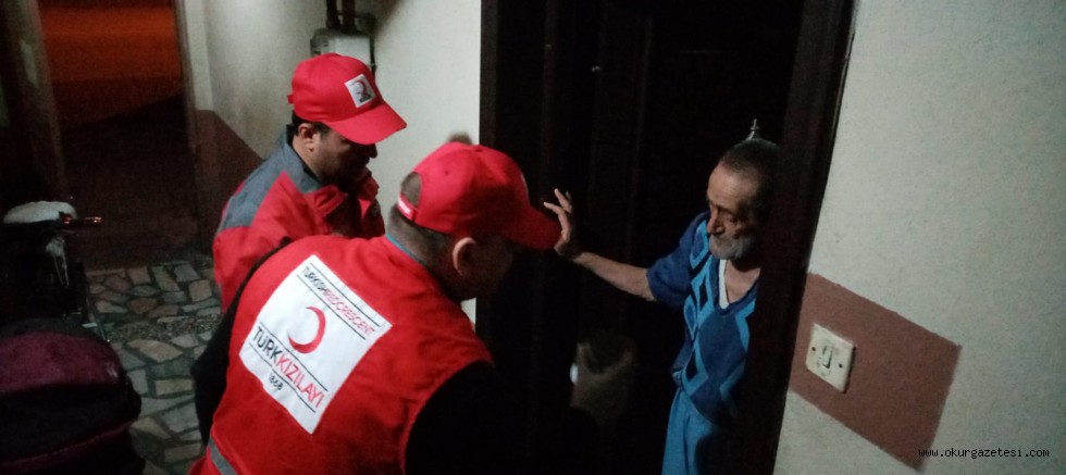 Türk Kızılay sokağa çıkma yasağı olan vatandaşların ihtiyaçlarını gideriyor