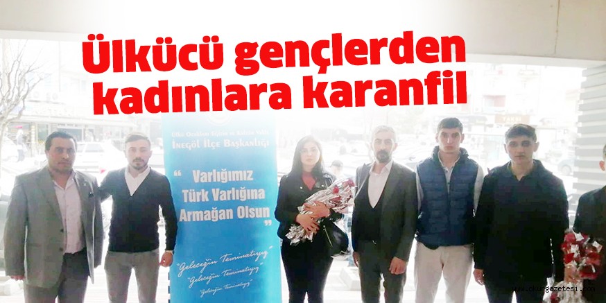 Ülkücü gençlerden  kadınlara karanfil