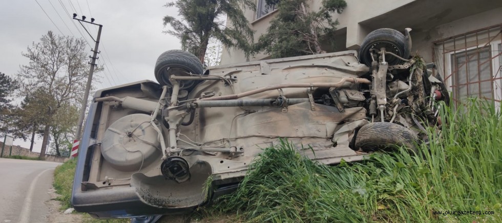 Takla Atan Otomobil Eve Çarptı 3 yaralı