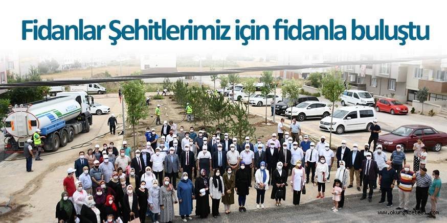 FİDANLAR 15 TEMMUZ ŞEHİTLERİ İÇİN TOPRAKLA BULUŞTU