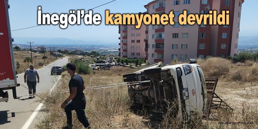 İnegölde kamyonet devrildi