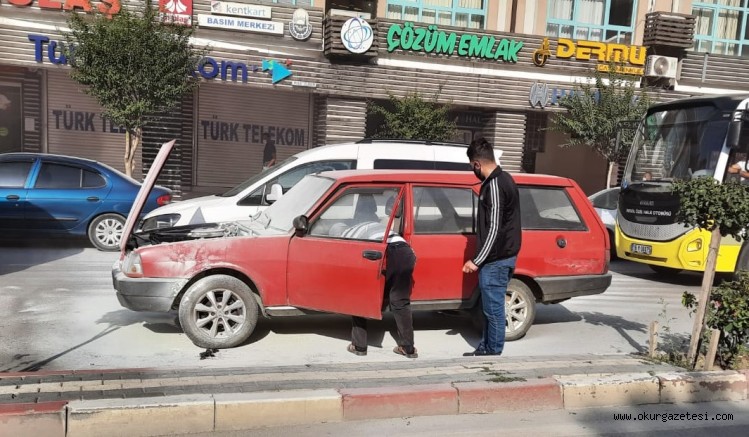 Seyir halindeki araç alev aldı
