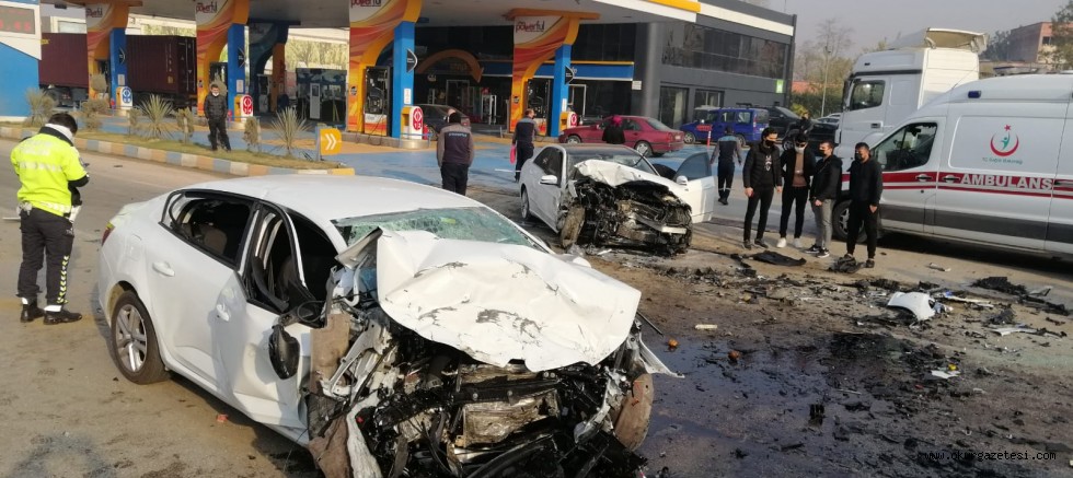 Bursa Ankara Karayolu Kalburt mevkisinde kaza, 2 kişi hayatını kaybetti.