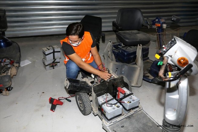 Engelli vatandaşların araçlarını ücretsiz tamir ediyorlar