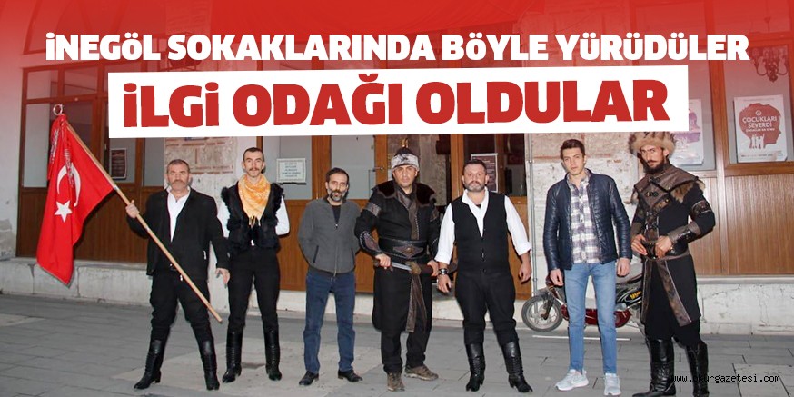 Giysileri ile ilgili odağı oldular