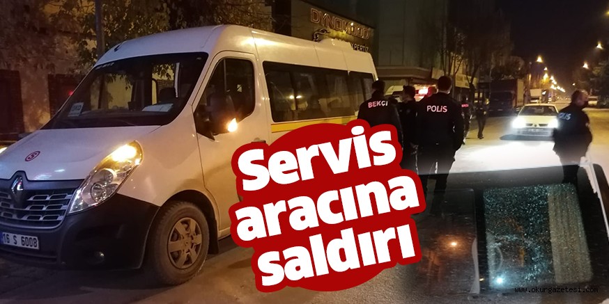 Fabrika işçilerinin bulunduğu servis aracına taşlı saldırı