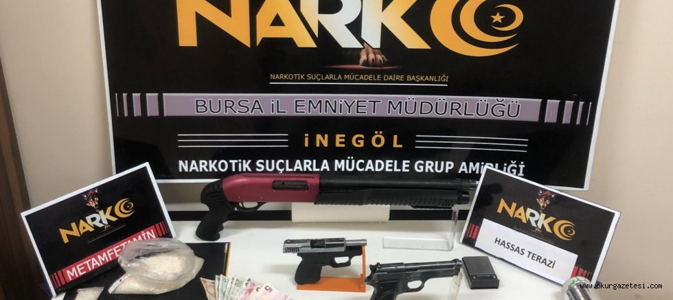 Uyuşturucu ticareti yaptığı iddia edilen 5 şüpheli kovalamaca sonunda yakalandı