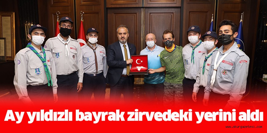 Ay yıldızlı bayrak zirvedeki yerini aldı