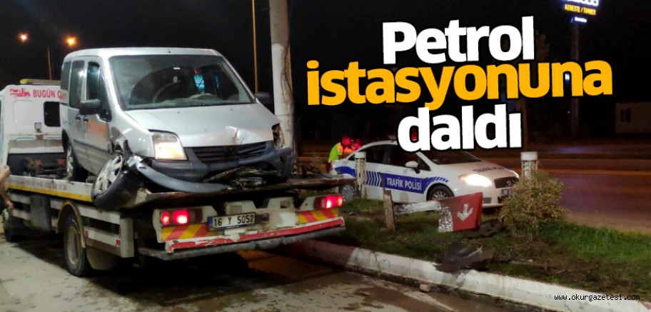 Önce orta refüje çarptı, sonra akaryakıt istasyonuna daldı