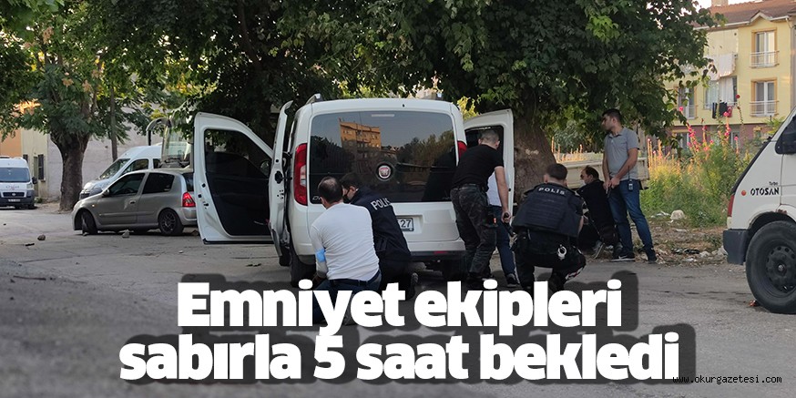 Çaldığı araç ile emniyet ekiplerine ateş açan şahıs kendisini vurarak öldürdü