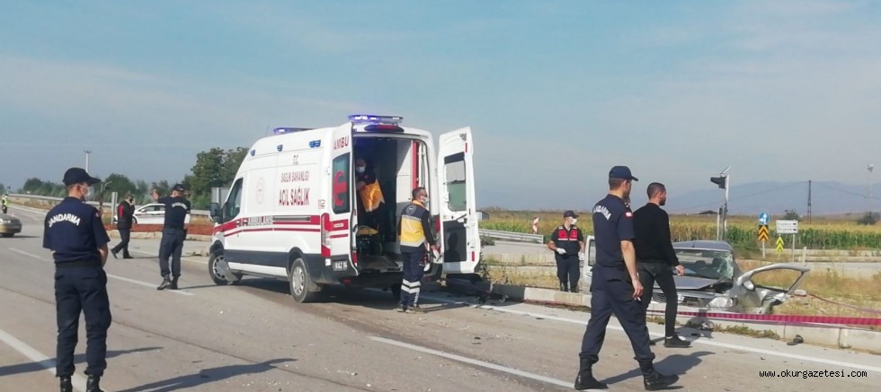 Bursa’da hafif ticari araçla çarpışan otomobilin sürücüsü öldü