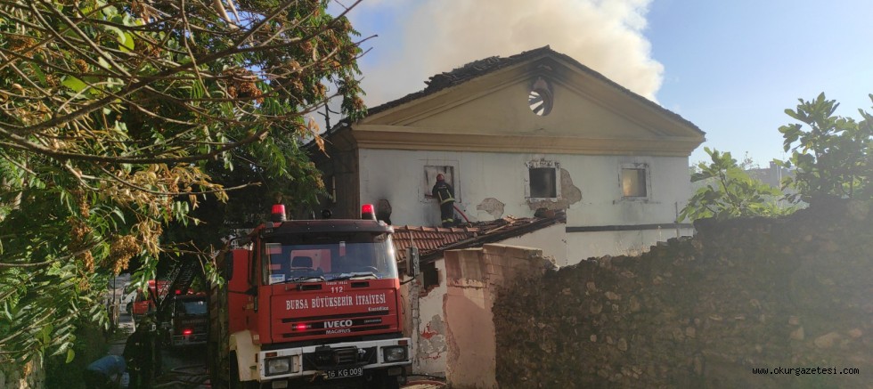 Bursa’da metruk binada çıkan yangın söndürüldü