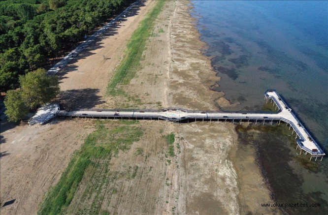 İznik Gölü’nün bazı bölümlerinde su kıyıdan 30 metre çekildi