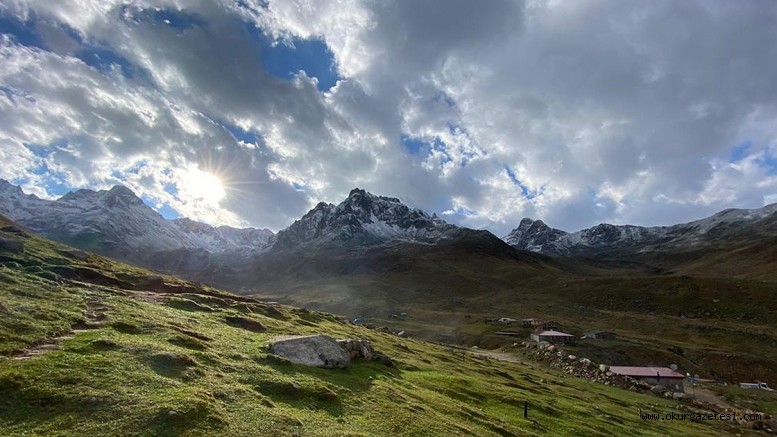 Kaçkarlar’ın zirvesine kar yağdı
