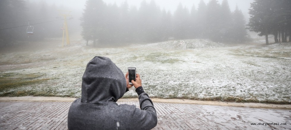 Uludağ’a mevsimin ilk kar yağışı düştü