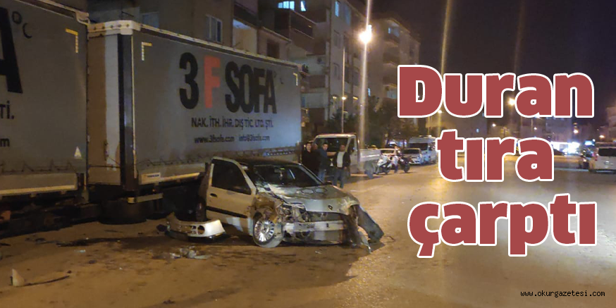 Duran tıra çarptı