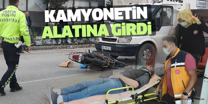 Kamyonetin altına giren motosiklet sürücüsü yaralandı