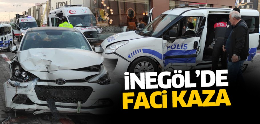 Polis aracı ile otomobilin karıştığı ve 3 kişinin yaralandığı kazada kamerada