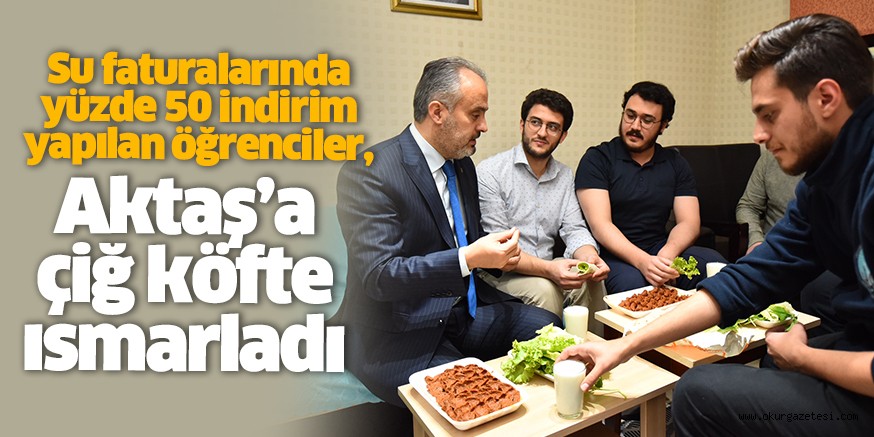 Su faturalarında yüzde 50 indirim yapılan öğrenciler,  Başkan Aktaş’a çiğ köfte ısmarladı.