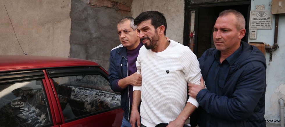 Tüfekle çatıya çıkıp polise direnen kişi gözaltına alındı