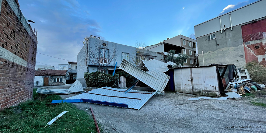 Bursa’da etkili olan şiddetli lodos anaokulunun çatısını uçurdu