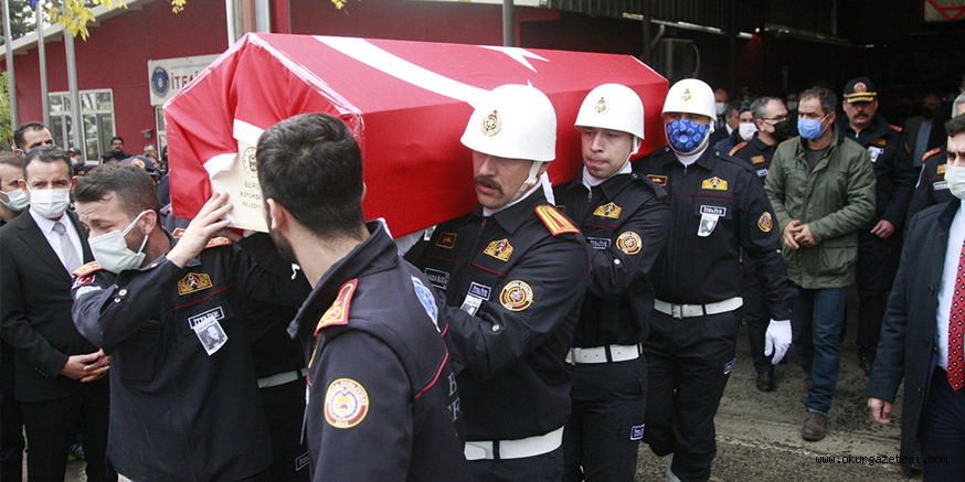 Bursa’da görevi sırasında hayatını kaybeden itfaiye eri toprağa verildi