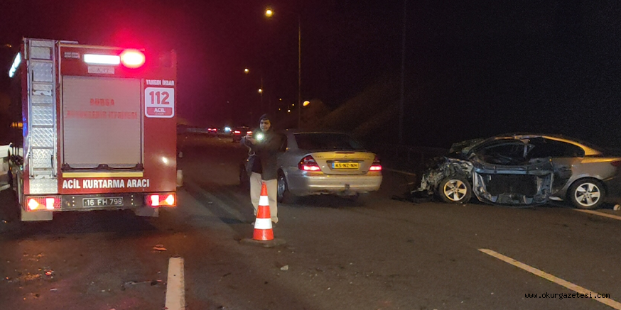Bursa’da iki otomobilin çarpışması sonucu 3 kişi öldü, 2 kişi yaralandı