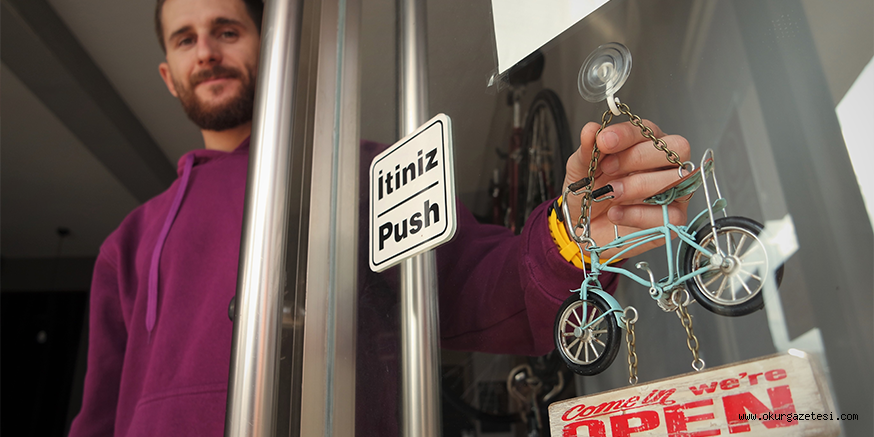Final sınavı projesini hayata geçirip açtığı kafede yeni bisikletçiler yetiştiriyor