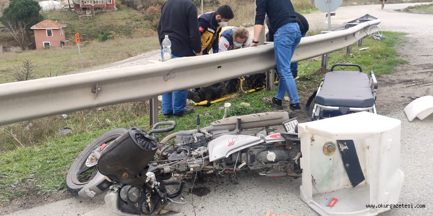 Motosikletiyle bariyerlere çarpan sürücü yaralandı
