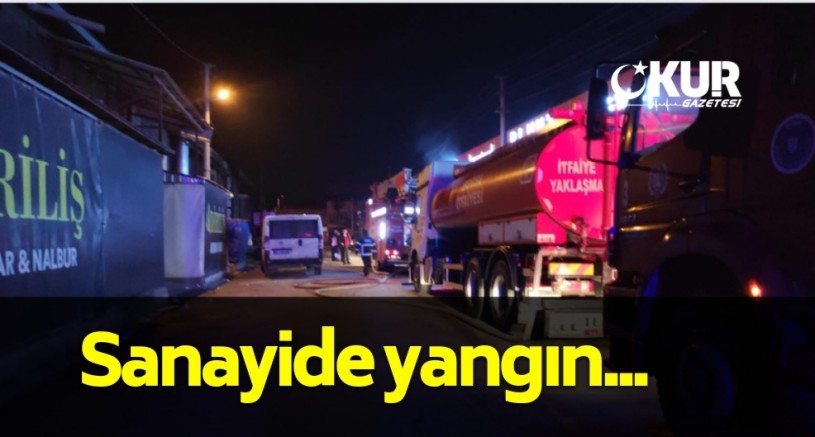 Mobilya malzemeleri üretim fabrikasında çıkan yangın söndürüldü