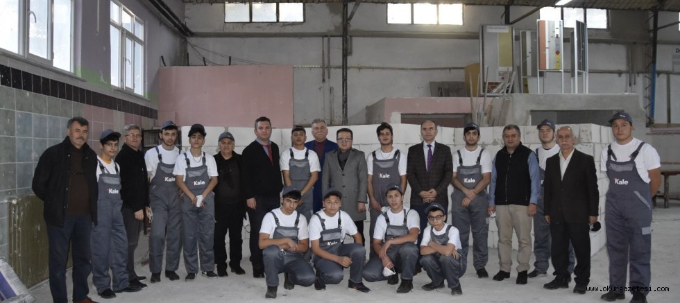 Osmangazi Halk Eğitimi Merkezinin “seramik karo kaplamacı” kursu başladı