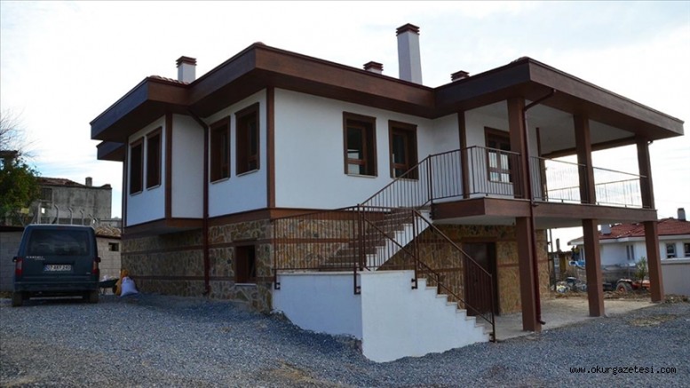 Antalya’daki orman yangınında zarar görenler yeni evlerine kavuşuyor