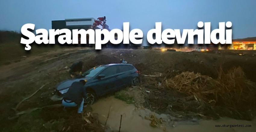 İnegöl’de kontrolden çıkarak şarampole devrilen otomobildeki 2 kişi yaralandı