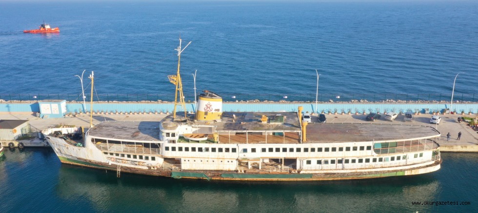 Mudanya’da gemi otel olarak hizmet veren “Turan Emeksiz Vapuru” İstanbul’a gönderildi