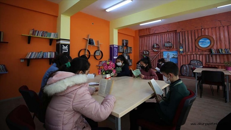 Öğrenciler ve öğretmenler atık malzemelerle ‘Sıfır Atık Kütüphanesi’ oluşturdu