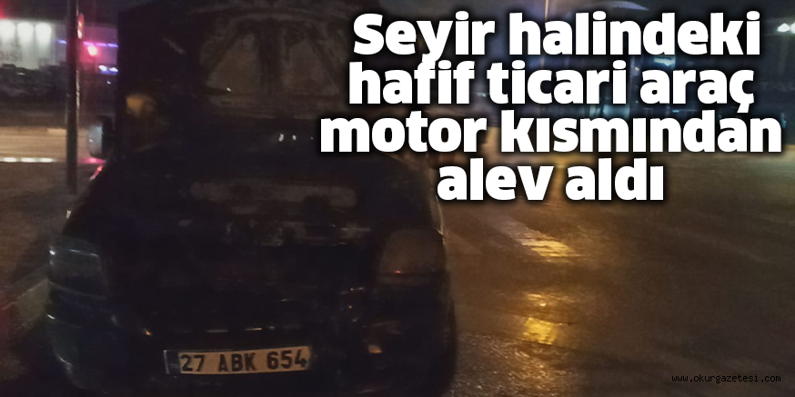 Seyir halindeki hafif ticari araç motor kısmından alev aldı