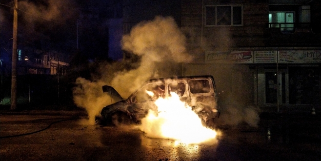 Bursa’da seyir halindeyken alev alan hafif ticari araç kullanılamaz hale geldi