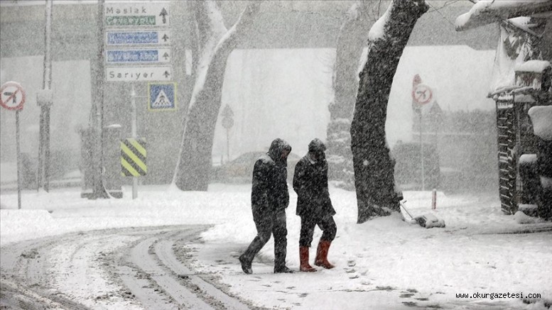 İstanbul’da yoğun kar yağışı etkisini sürdürüyor