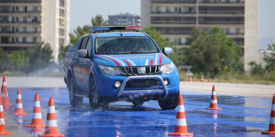 Jandarmaya güvenli sürüş eğitimi Bursa’da veriliyor