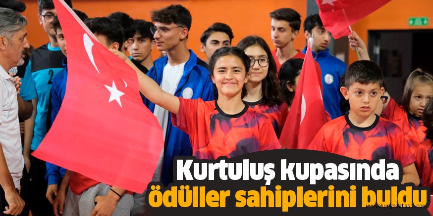 Kurtuluş kupasında ödüller sahiplerini buldu