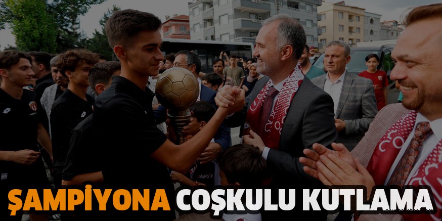 ŞAMPİYONA COŞKULU KUTLAMA
