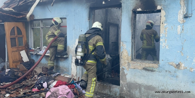 Yangın sonucu bir ev kullanılamaz hale geldi