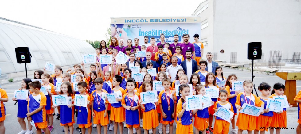 Yüzme Şenliği’nde sporcular madalyalarına kavuştu