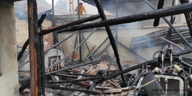 Bursa’da samanlıktaki yangında traktör ve tarım aletleri yandı