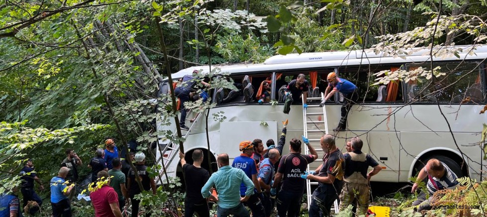 İnegöl’de tur otobüsü kaza yaptı