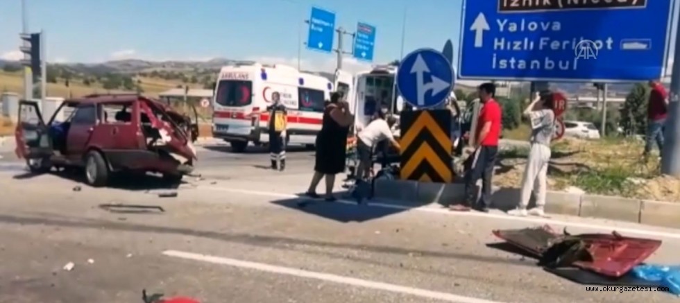 Tırla otomobilin çarpışması sonucu 3 kişi öldü, 1 kişi yaralandı
