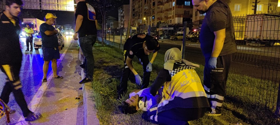 Traktörle çarpışan motosikletteki 2 kişi yaralandı