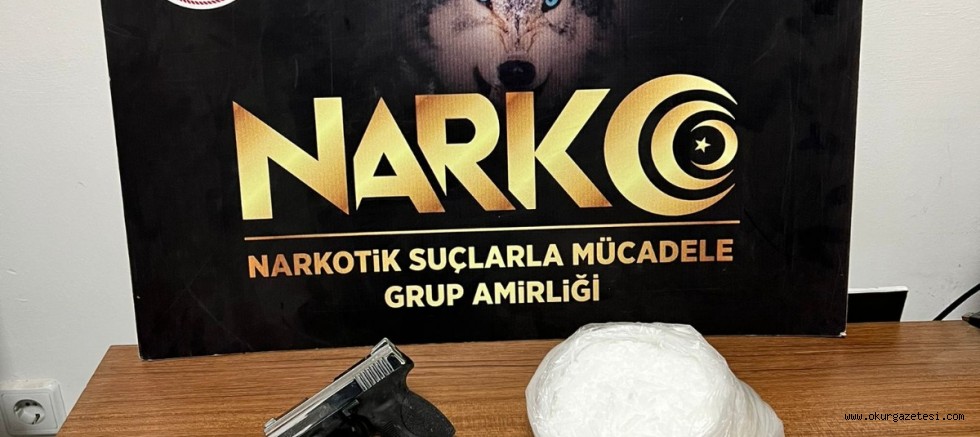 Uyuşturucu ele geçirilen araçtaki 2 şüpheli yakalandı