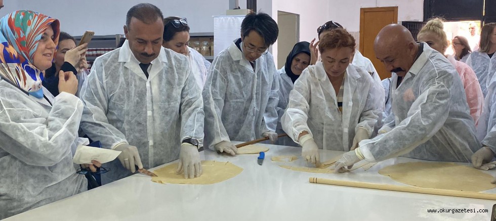 Bursa’da Türk ve Suriyeli kadınların işbirliğiyle “yöresel lezzetler konağı” açıldı